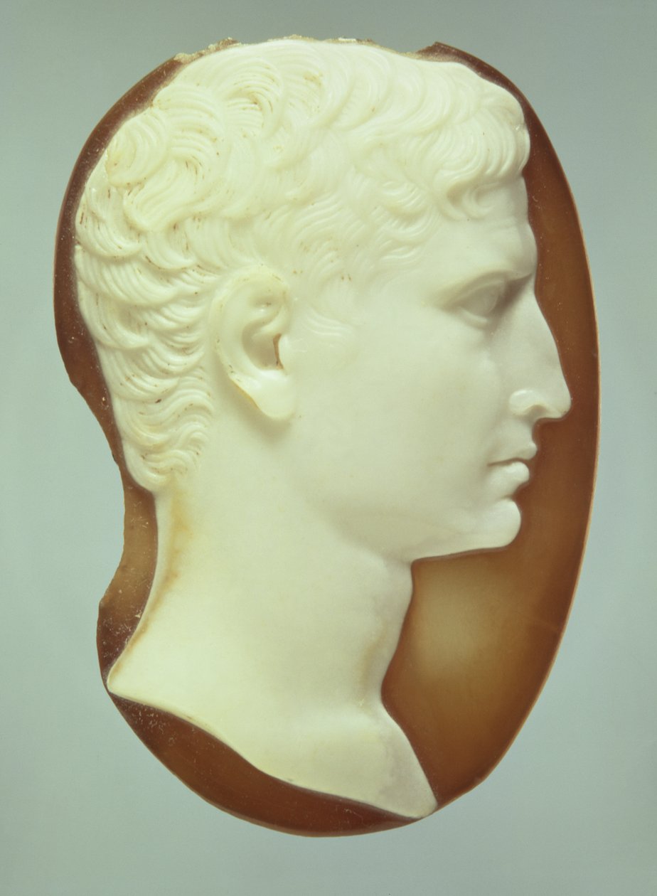 Augustus császárt (i.e. 63-14) ábrázoló kameó (szardonyx) alkotó: Roman