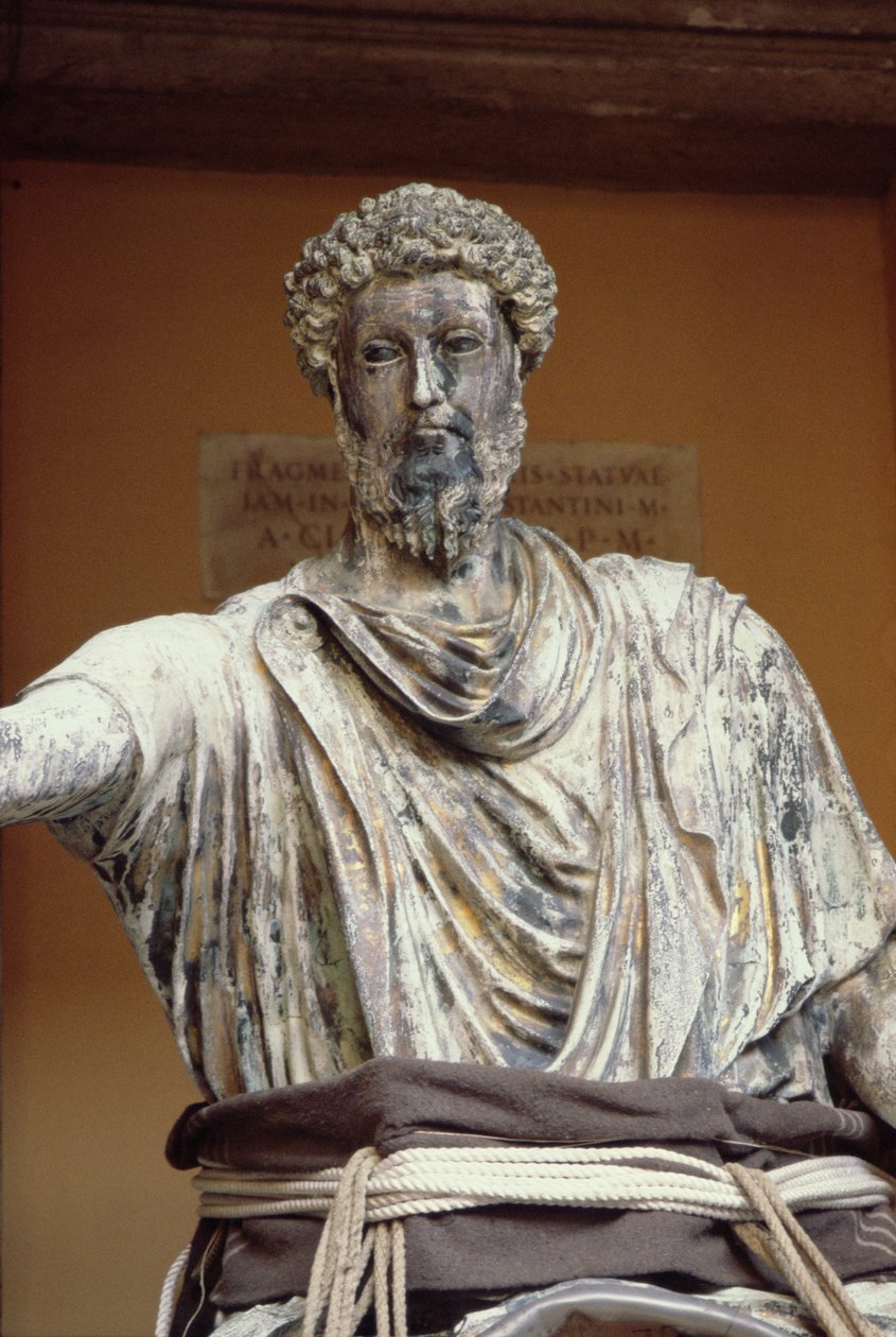Marcus Aurelius (Kr. u. 121-180) lovas szobra, a bronz eredeti másolata a Palazzo Nuovóban (márvány) (részlet) alkotó: Roman