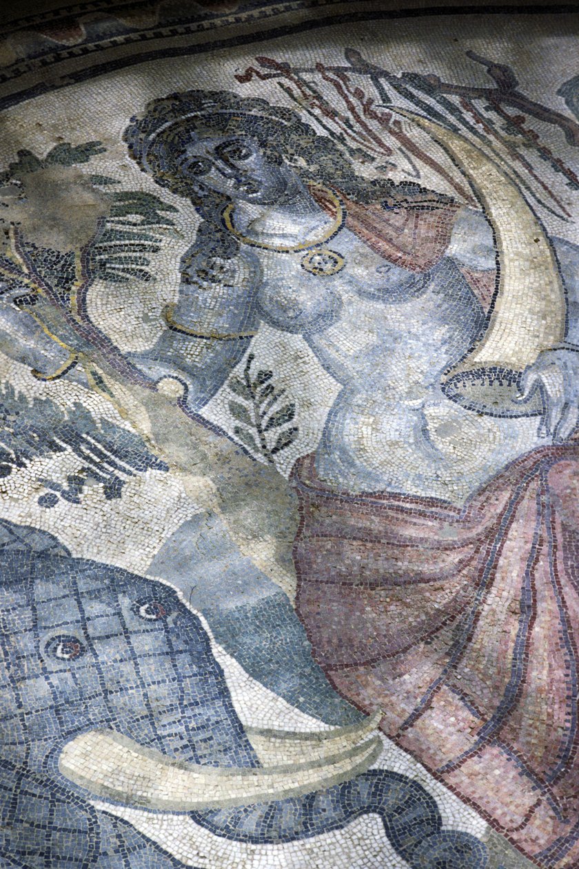 Padlórészlet, amely egy elefántot és egy női aktot mutat alkotó: Roman