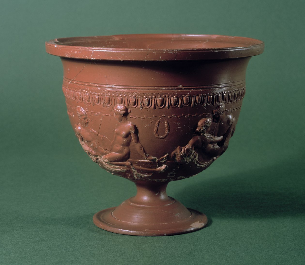 Szerelmeseket ábrázoló kráter, Arezzo, Kr.e. 1. század - Kr.u. 1. század (vörös mázas kerámia) alkotó: Roman