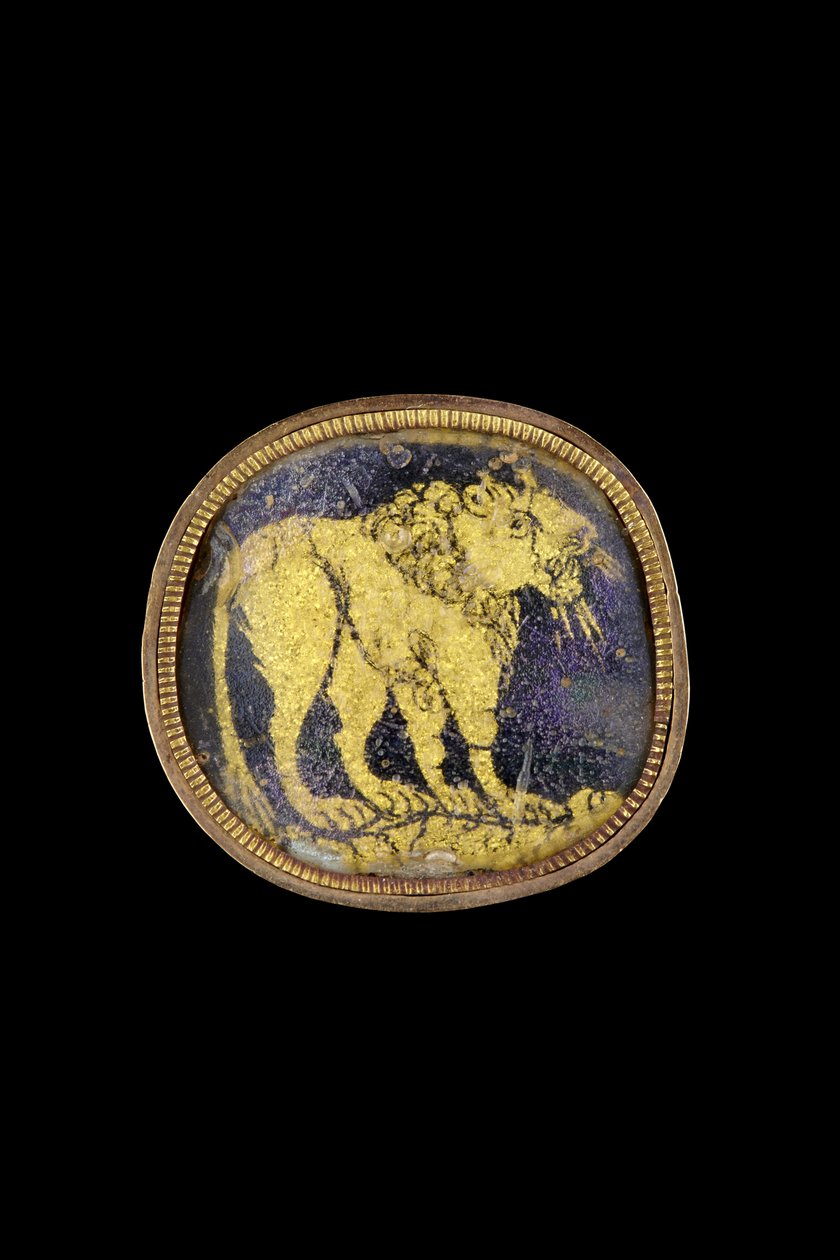 Medalion egyenetlen talajon álló oroszlánnal, Kr.u. 3-4. század (arany, üveg és rézötvözet) alkotó: Roman