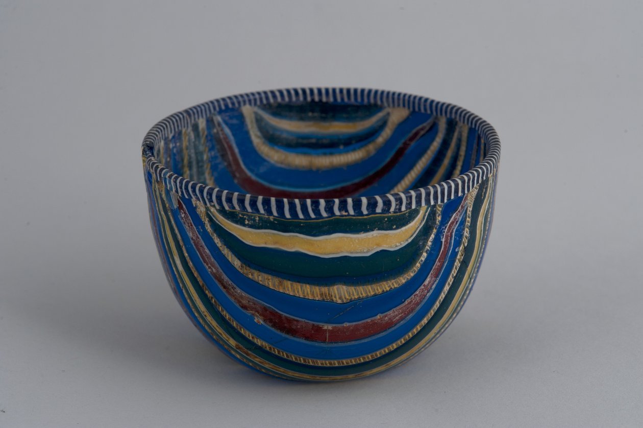 Millefiori csésze (üveg) alkotó: Roman