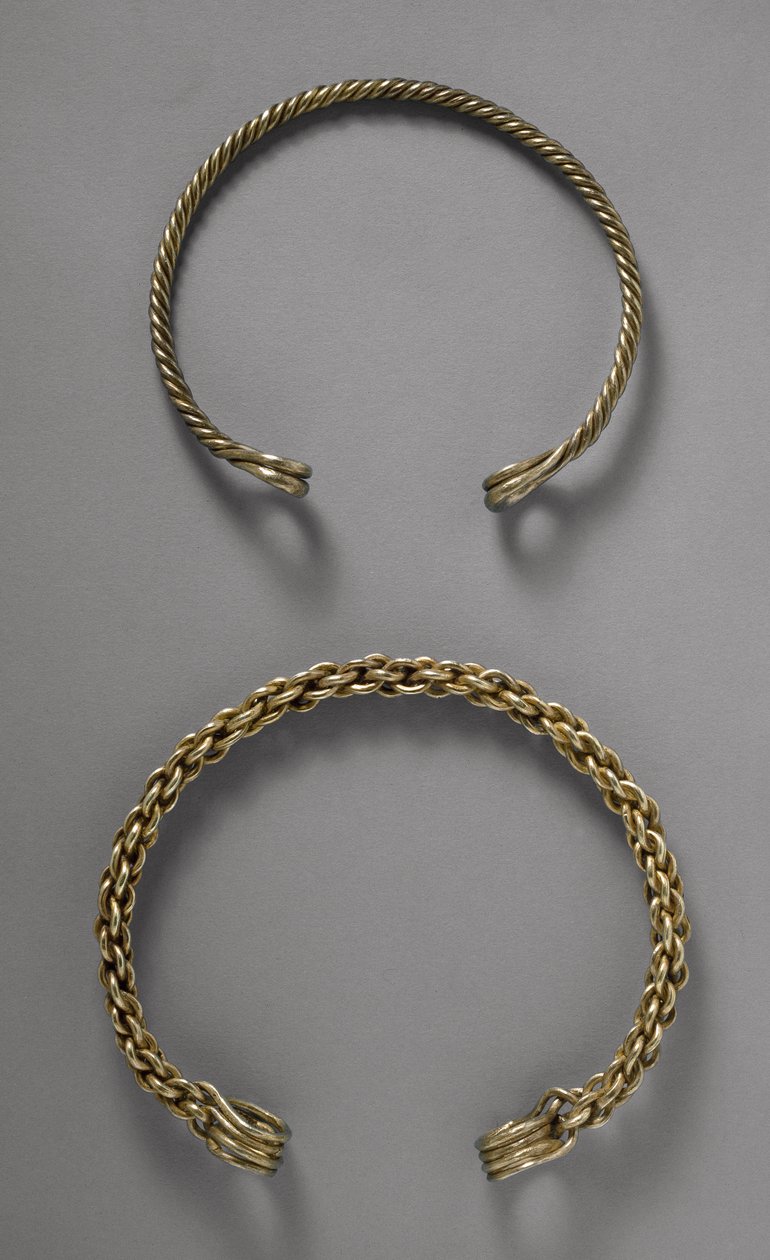 Nyakgyűrűk (torcsok) Ulceby-ből, Lincolnshire-ből, Kr.e. 1. század (electrum) alkotó: Roman