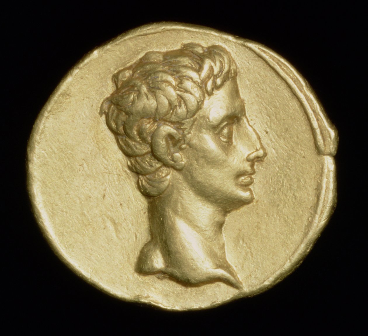 Augustus császárt ábrázoló aureus érme előlapja, Kr. e. ie 18-16 (arany) alkotó: Roman