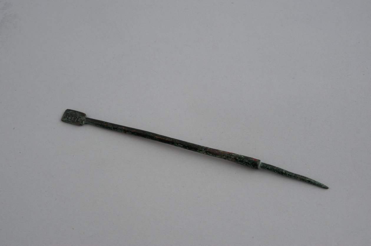 Toll (bronz) alkotó: Roman