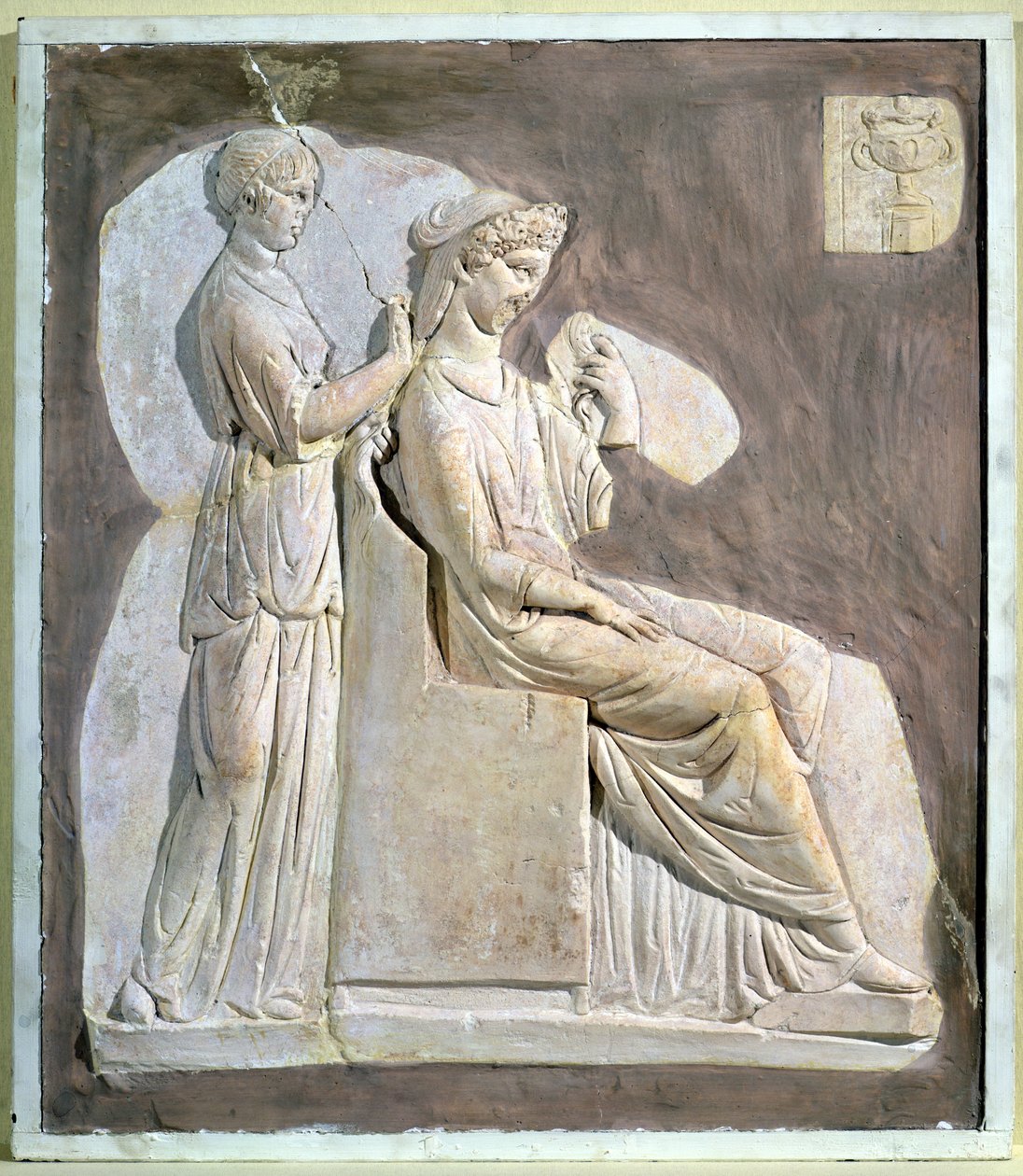 Egy nőt ábrázoló dombormű a mosdójában, Tunéziából (stukkó) alkotó: Roman