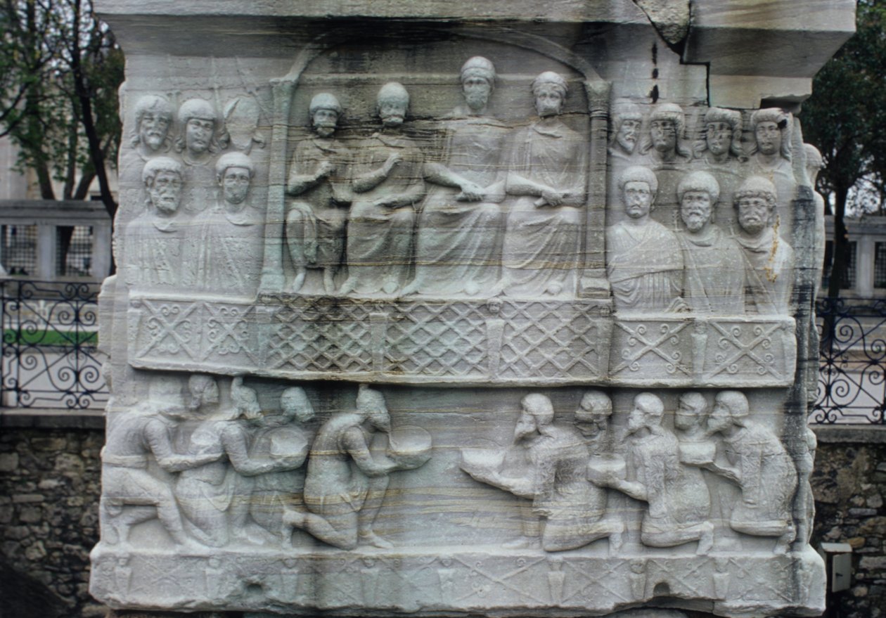 Relief I. Theodosius (347-395) obeliszkjének talapzatán, más néven III. Tuthmosis obeliszkje, Karnakból (márvány). alkotó: Roman