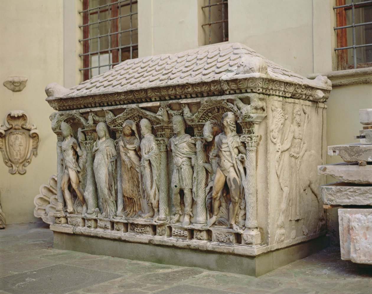 Szarkofág (márvány) alkotó: Roman