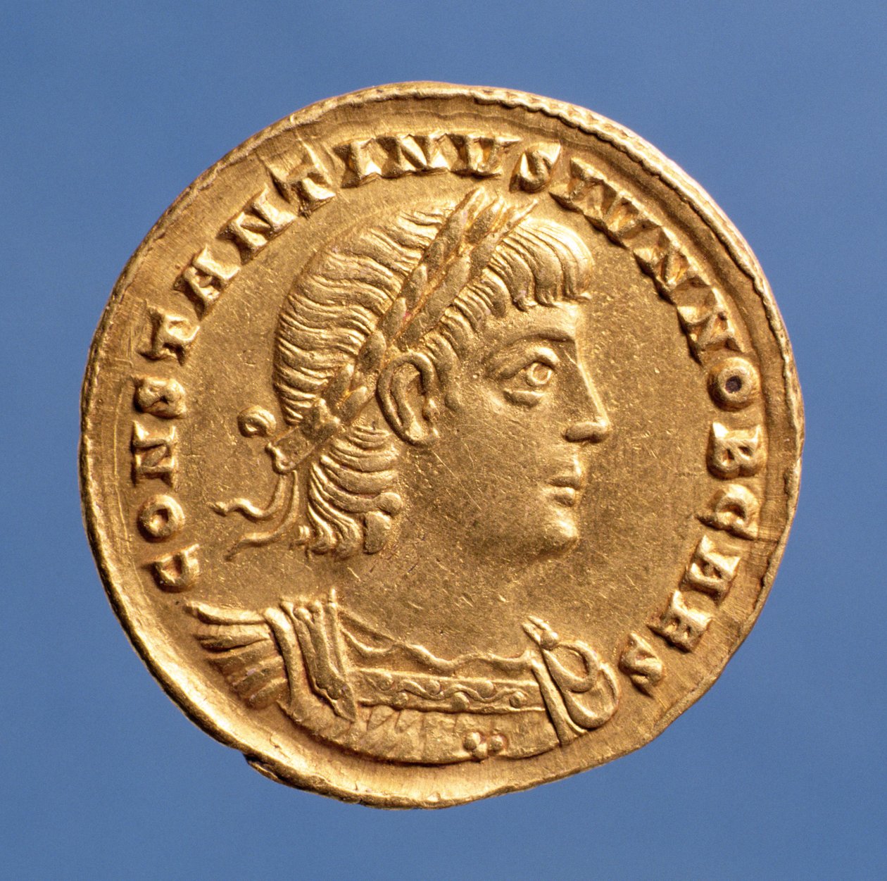 Szolidus (előlap): Konstantin II. császár (arany), fejdíszes (arany) alkotó: Roman
