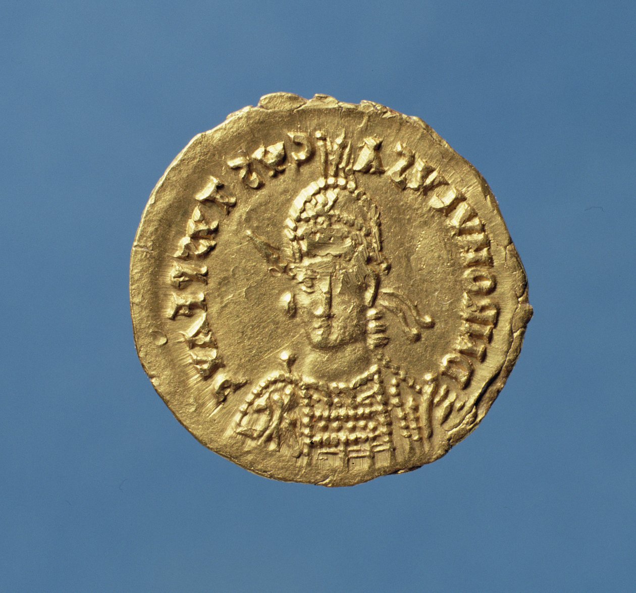 Romulus Augustulus (475-476) Solidusa (előlapja) sisakos, cuirased, lándzsával a jobb vállán, pajzs a bal oldalon (arany) Felirat: D N ROMVLVS AVGVSTVS P F AVG alkotó: Roman