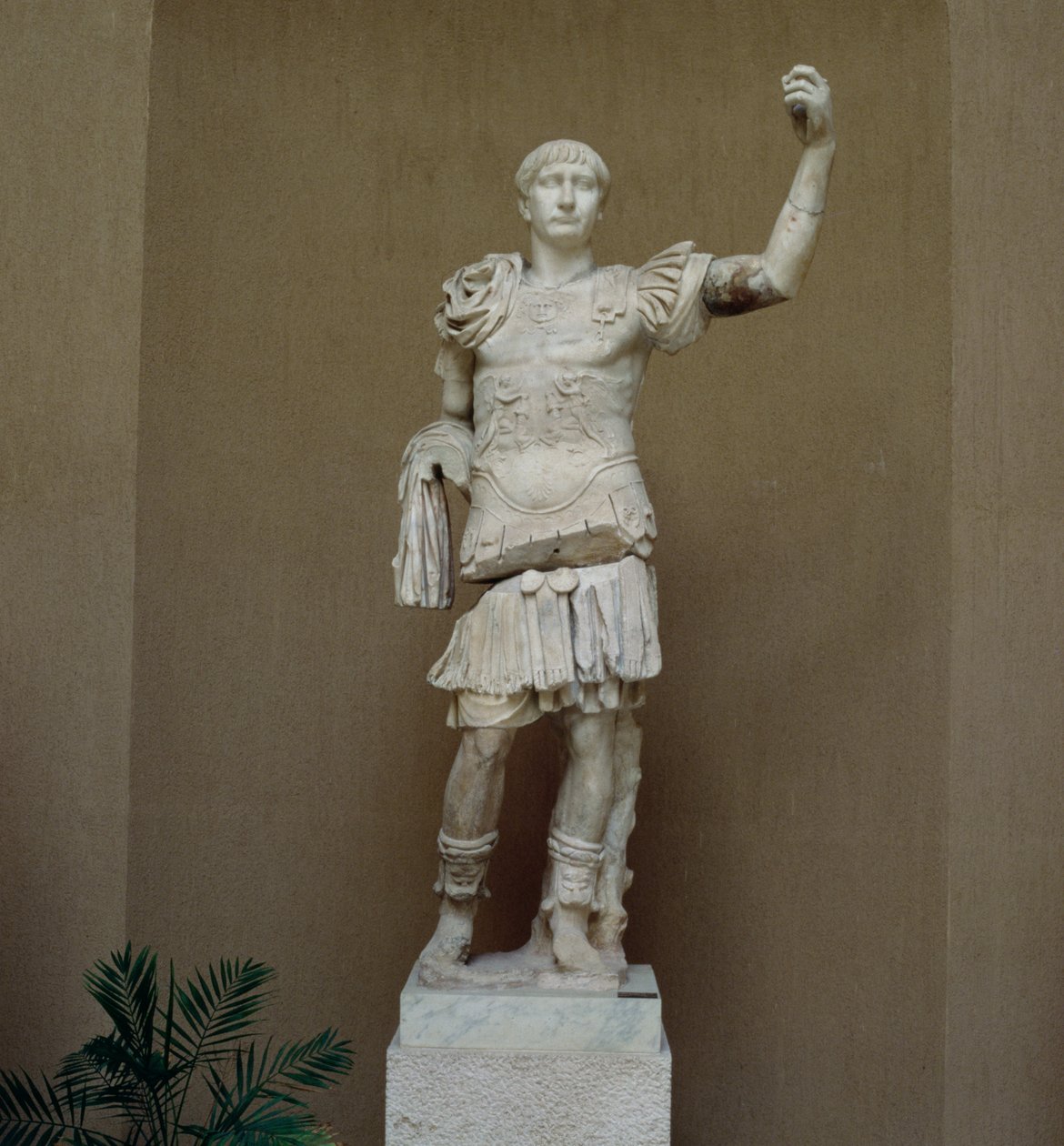 Traianus császár szobra (Kr. u. 53-117) (márvány) alkotó: Roman