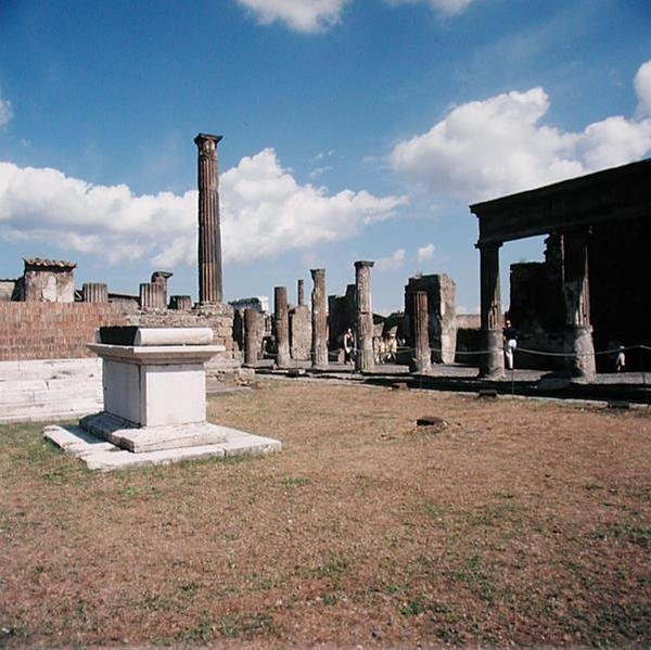 A Fórum alkotó: Roman