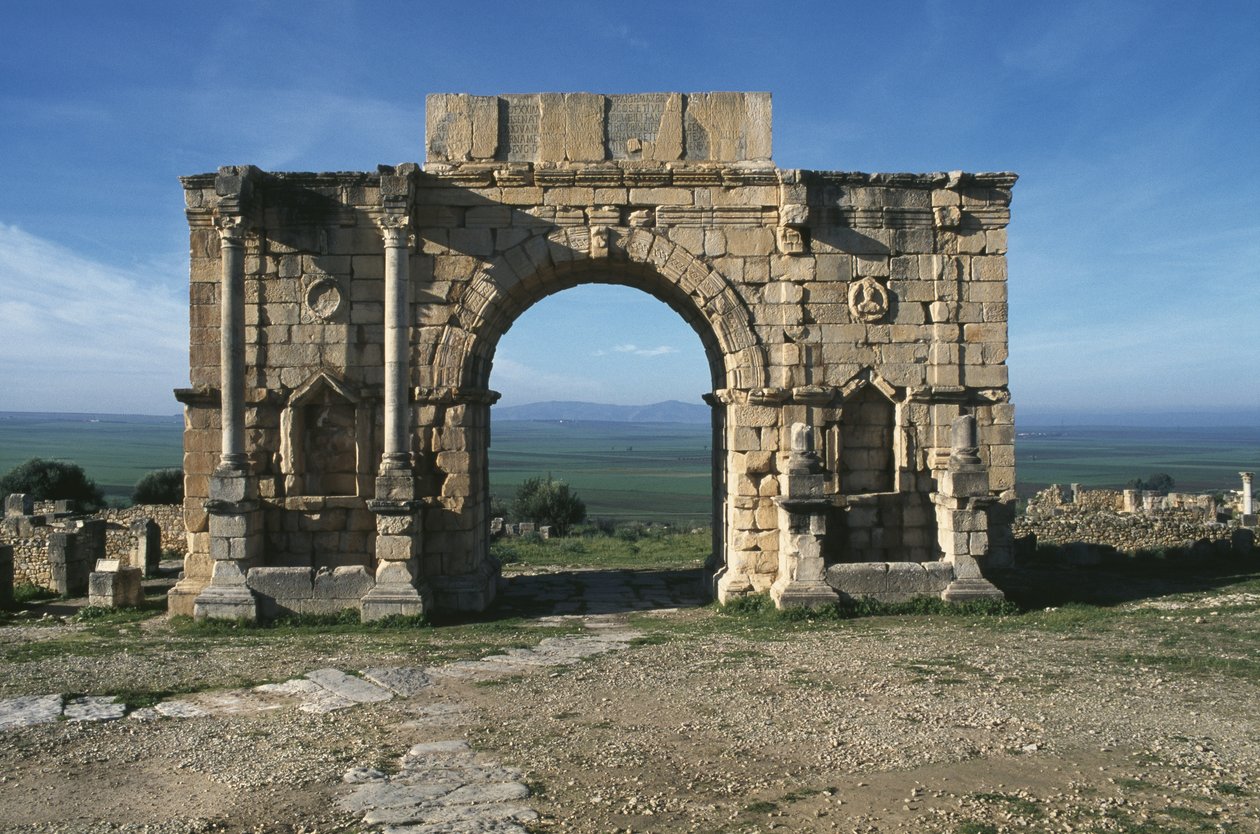 Caracalla császár tiszteletére épült diadalív a Decumanus Maximuson, i.sz. 217 alkotó: Roman