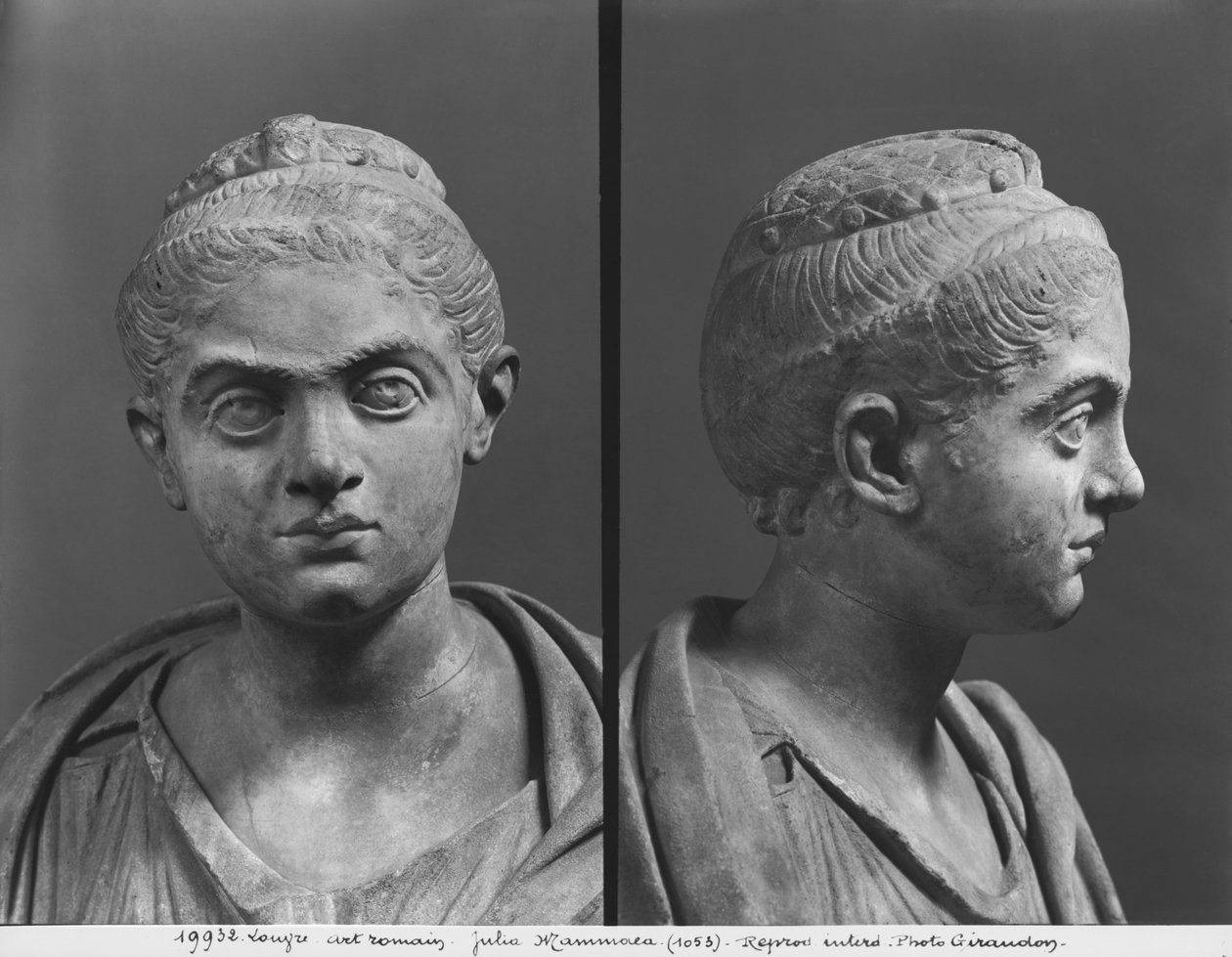 Julia Mamaea (180-235), Severus Alexander császár (205-235) anyjának két látképe 230 körül (márvány) alkotó: Roman