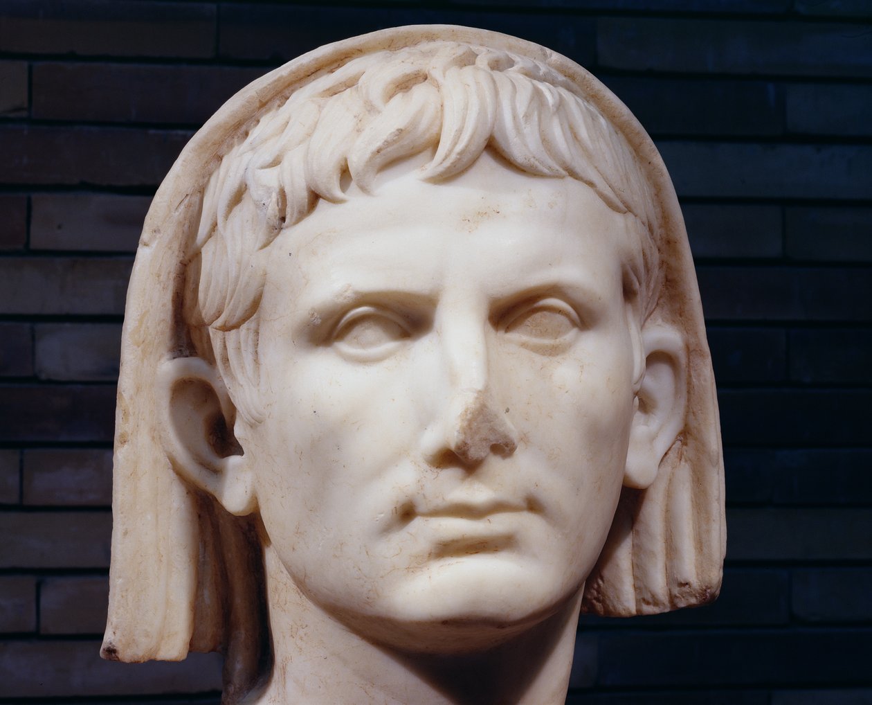 Augustus császár fátyolos feje 696582-es márványrészlet alkotó: Roman