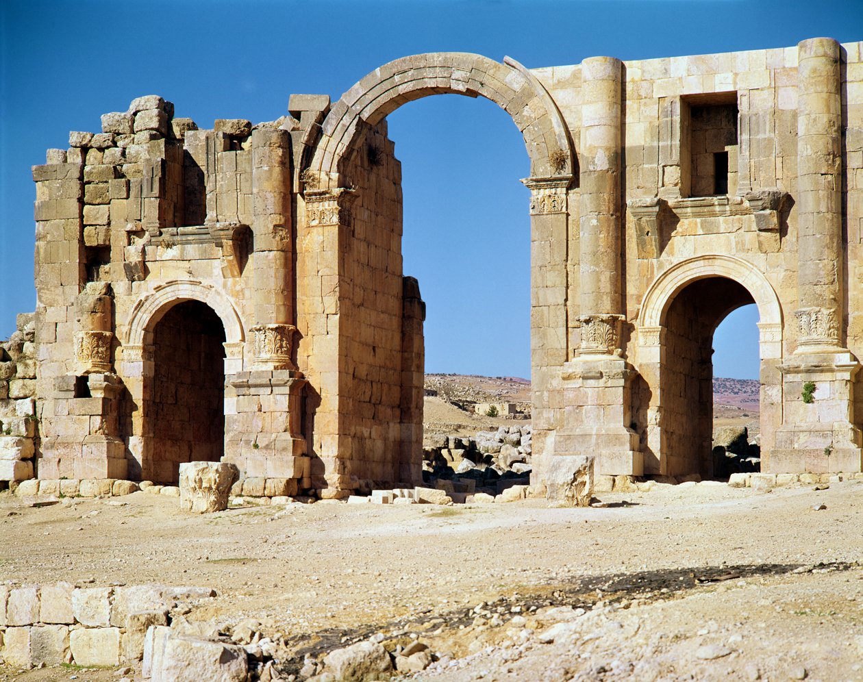 Kilátás a diadalívre, i.sz. 129 körül épült alkotó: Roman