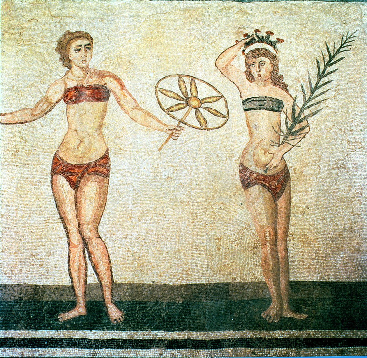 Nők „bikiniben”, a Tíz táncos lány szobájából (mozaik) alkotó: Roman