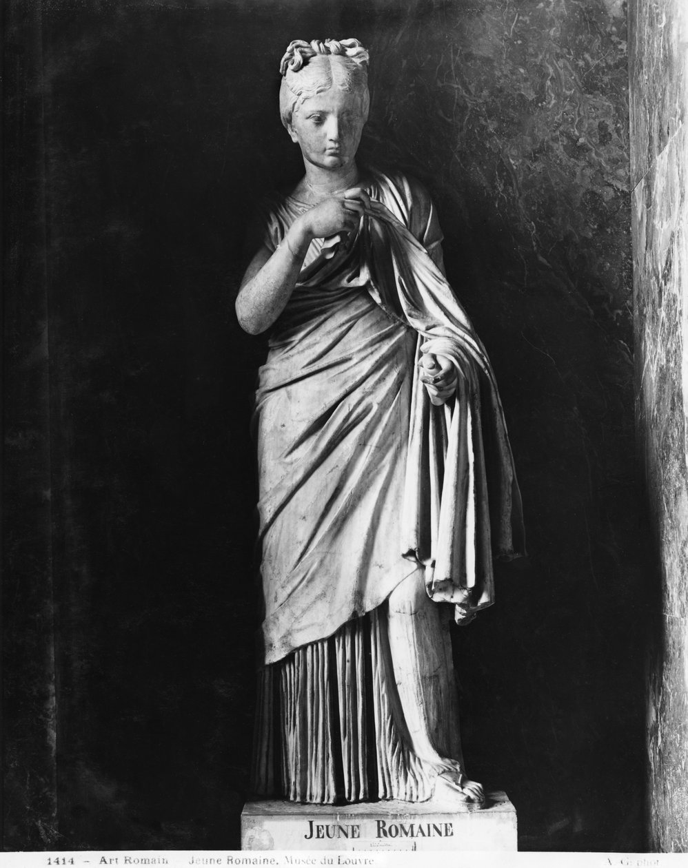 Fiatal római lány (márvány) alkotó: Roman