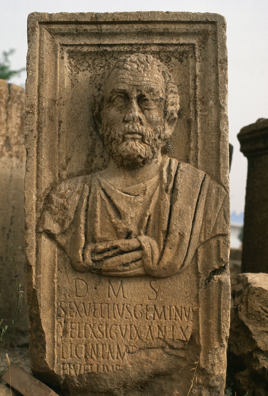 Fejjel ellátott sztélék alkotó: Roman Imperial Period