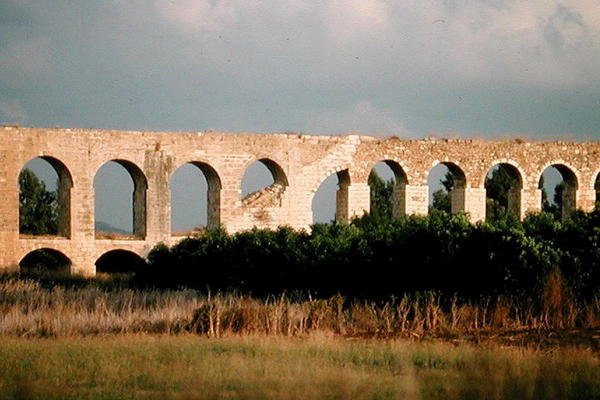 Vízvezeték alkotó: Roman Roman