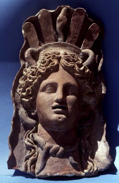 Pún maszk alkotó: Roman Roman