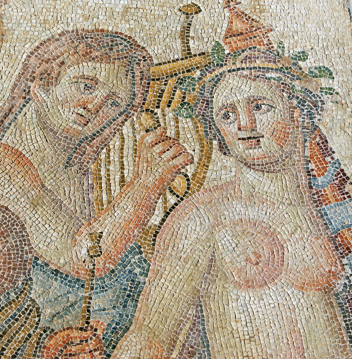 Egy kentaur elbűvöl egy ménádot, részlet a Dionüszosz diadalmenetéből, Aion Háza, Páfosz, Ciprus (mozaik) alkotó: Roman