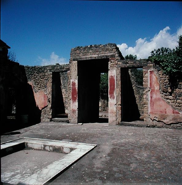 A villába alkotó: Roman