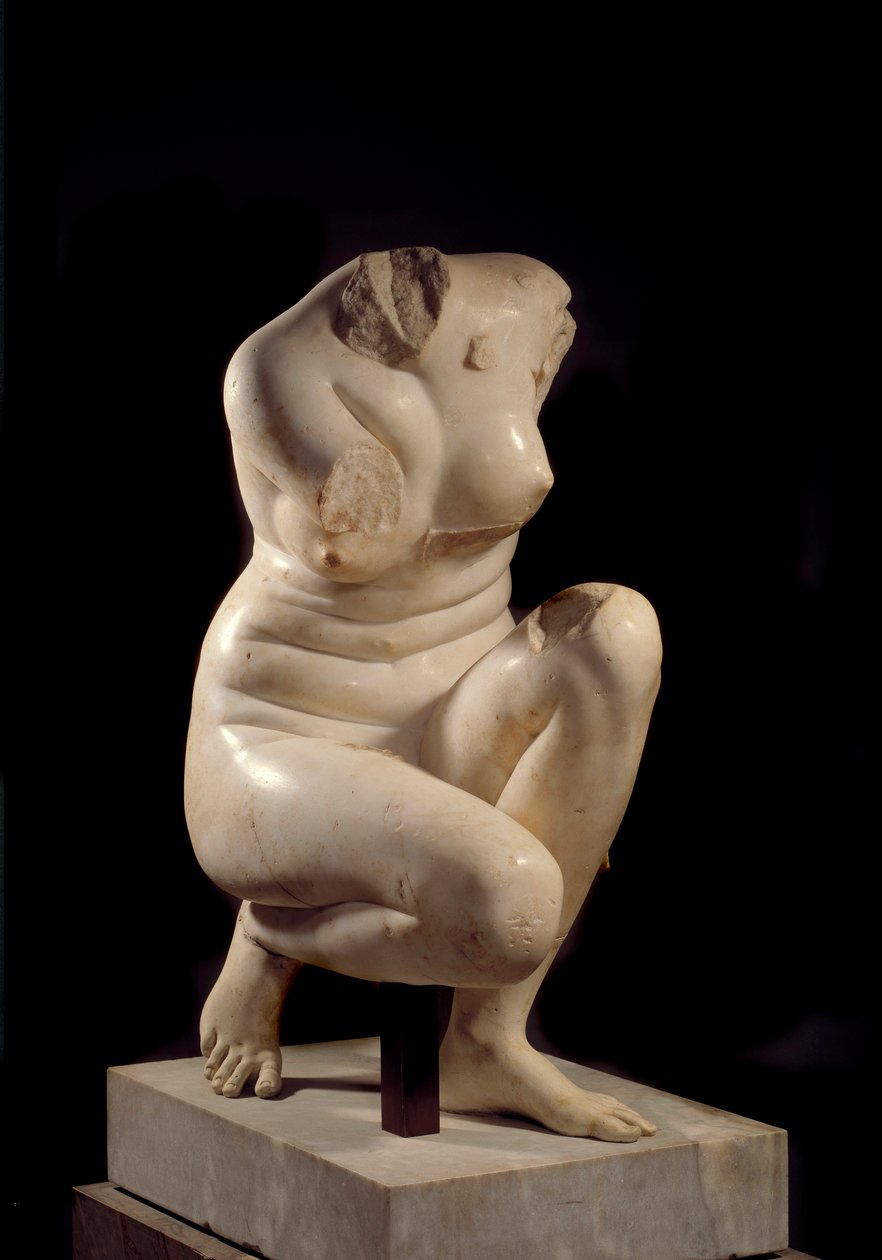 Aphrodité guggolva. Márványszobor a Kr.u. 2. századból. Nap. 0,71 m Párizs, Musee du Louvre. alkotó: Roman