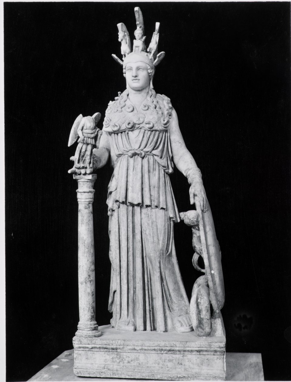 Athena Parthenos, Phidias 5. századi eredetijének másolata (i. e. 500-kb. 432 körül) (márvány) (f/w fotó) alkotó: Roman