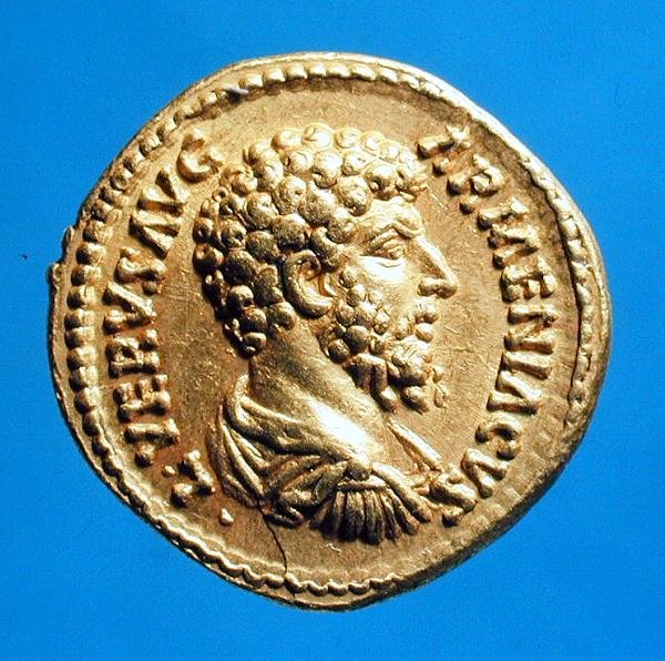 Aureus (előlap) Lucius Verus (Kr. u. 161-169) mellszobrával, leterítve és körözötten. (arany) Felirat: L VERVS AVG ARMENIACVS alkotó: Roman