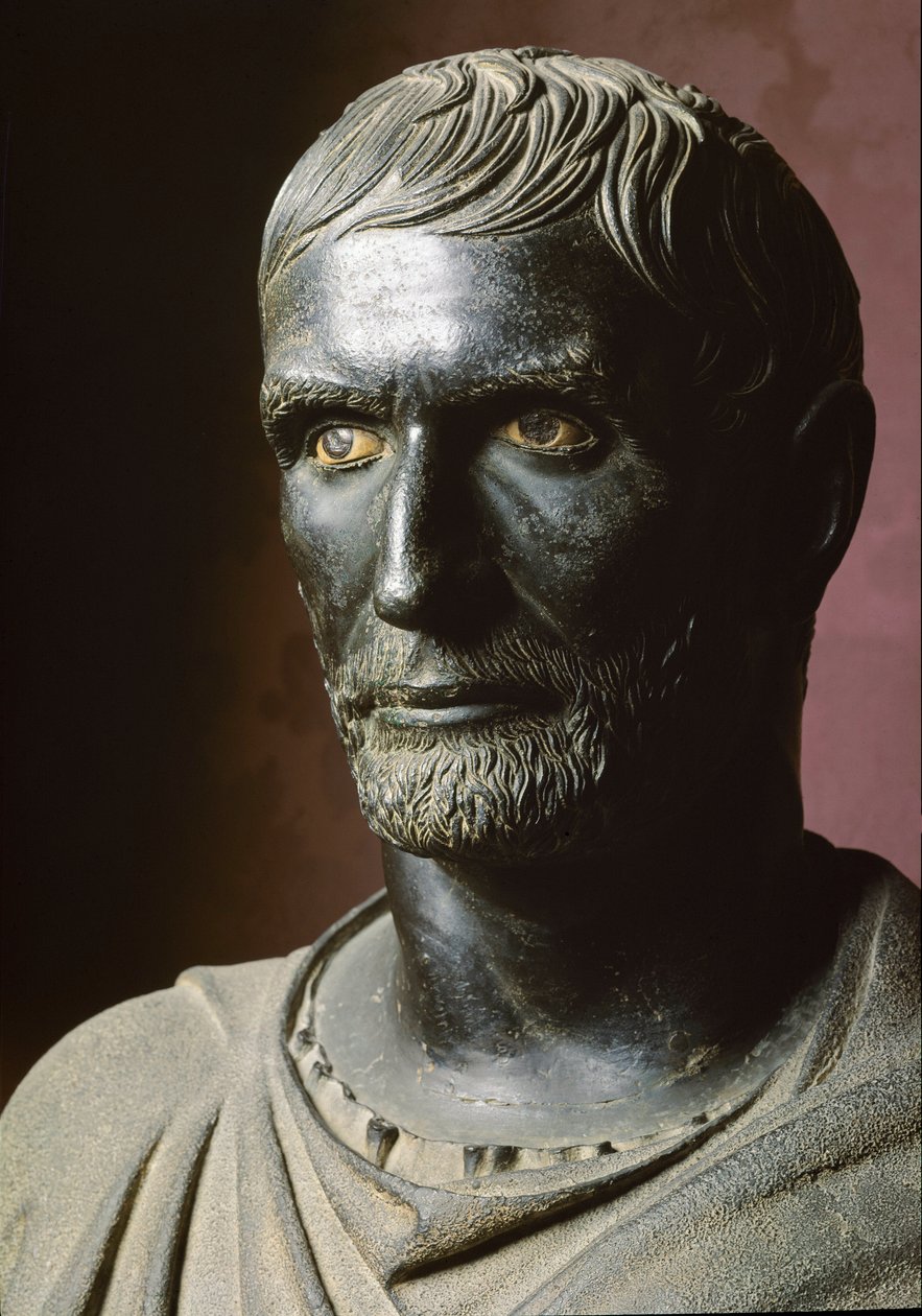 Brutus mellszobra (Bruto Capitolino) (Capitolin) - Bronz szobor. Kr.e. 300, átmérő 79 cm - Róma, Musei Capitolini, Palazzo dei Conservatori, Sala dei Trionfi - Lucius Junius Brutus mellszobra, Capitoline Brutus néven ismert - Bronz szobor alkotó: Roman