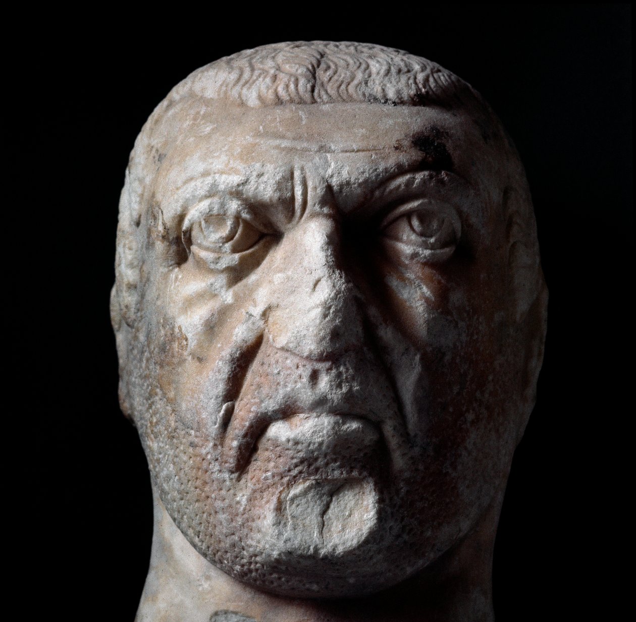 Diocletianus (Gaius Aurelius Valerius Diocletianus, 245-316), római császár 284-től 305-ig mellszobra. Márványszobor. Chieti, Régészeti Múzeum alkotó: Roman