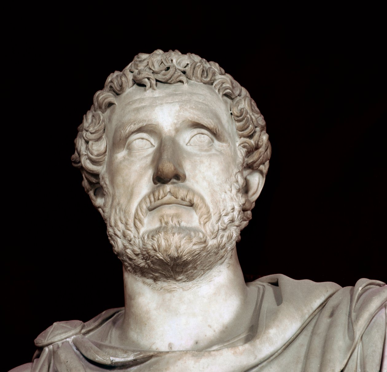 Antoninus Pius császár mellszobra (86-181). Lanuvius-i villájából. Róma, múzeumok alkotó: Roman