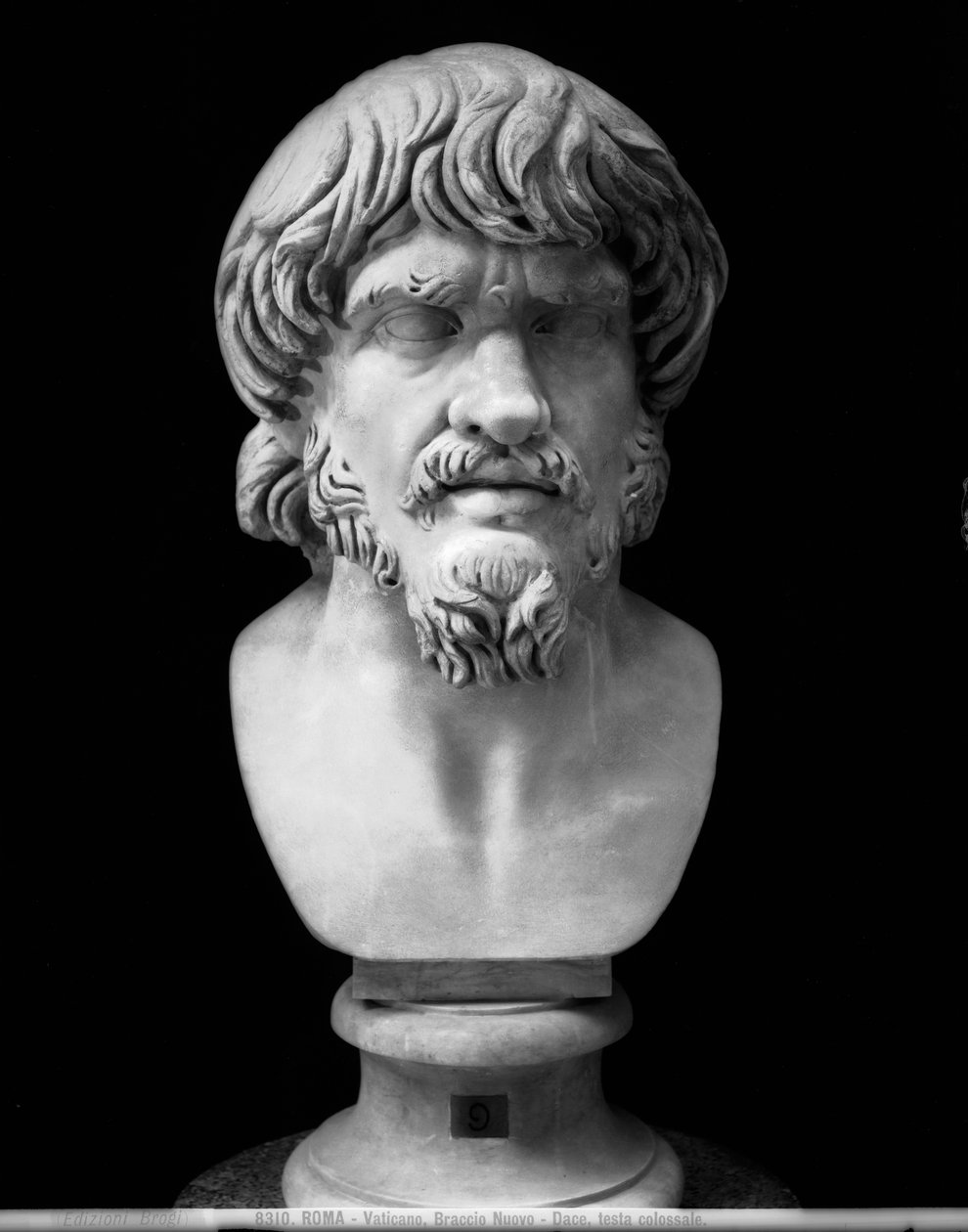 Fogolytánc mellszobra (márvány) alkotó: Roman