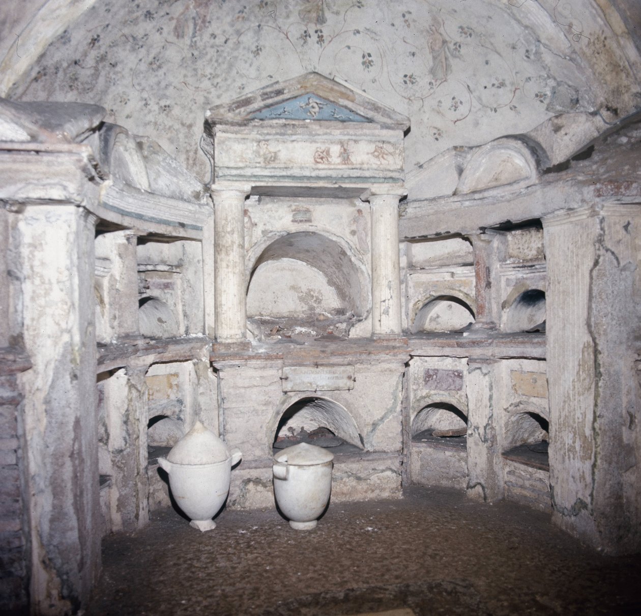 Kolumbárium – Pomponius Hylax sírja alkotó: Roman