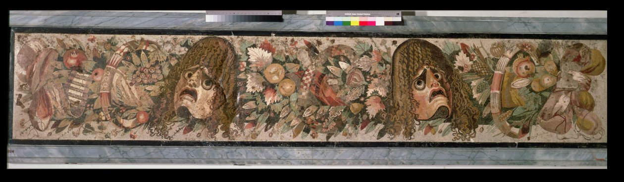 Színházi maszkokat ábrázoló dekoratív tabló a Faun Házából, Pompejiből (mozaik) alkotó: Roman
