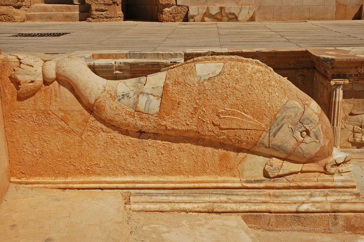 Delfinfaragás, Dombormű a római színház proszcénumán, Sabratha, Líbia, Kr.u. 2. század alkotó: Roman