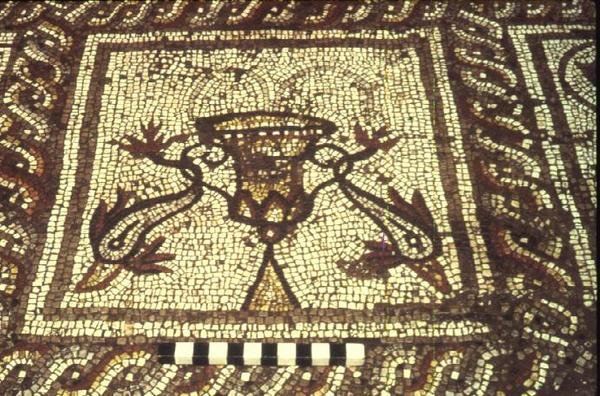 Delfin mozaik, Insula XXVIII, 3. épület, Kr.e. 2. század (mozaik) alkotó: Roman