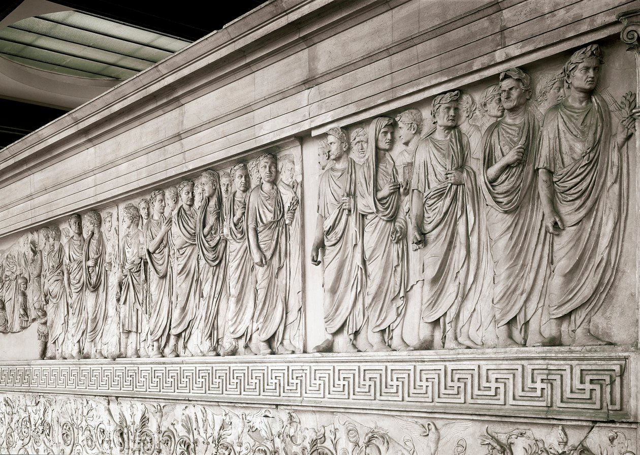 Augustus császár birodalmi kortege - Az Ara Pacis Augustae alacsony északi márványdomborműve, amelyet Augustae római császár épített ie 13 és 9 között a római Champ de Mars-on (Mars mező), az agai birodalom háborúit követő békének emlékére. alkotó: Roman