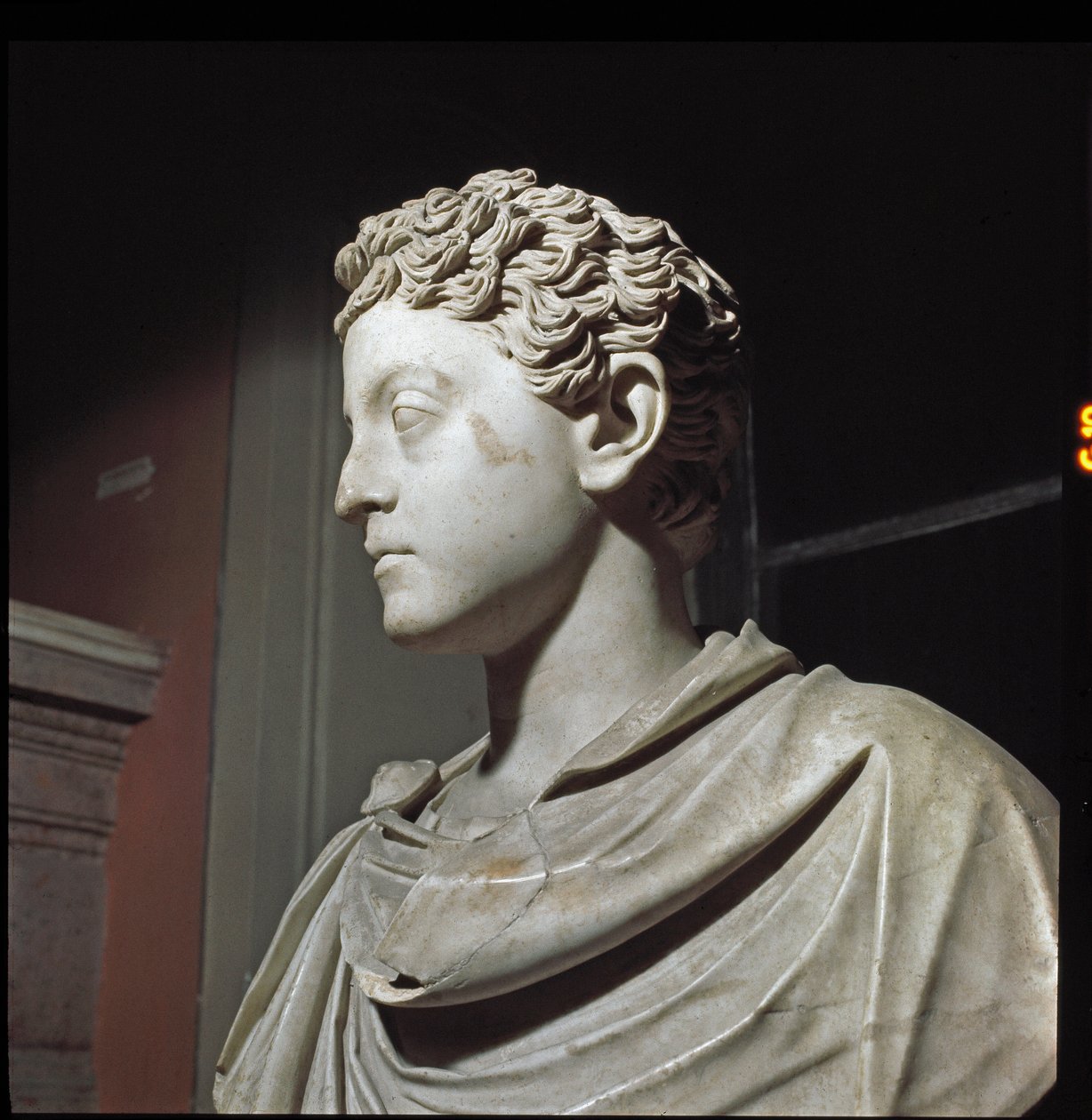 Commodus császár márvány mellszobra (szobor, 2. század) alkotó: Roman