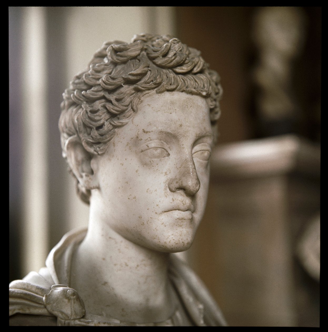 Commodus császár márvány mellszobra (szobor, 2. század) alkotó: Roman