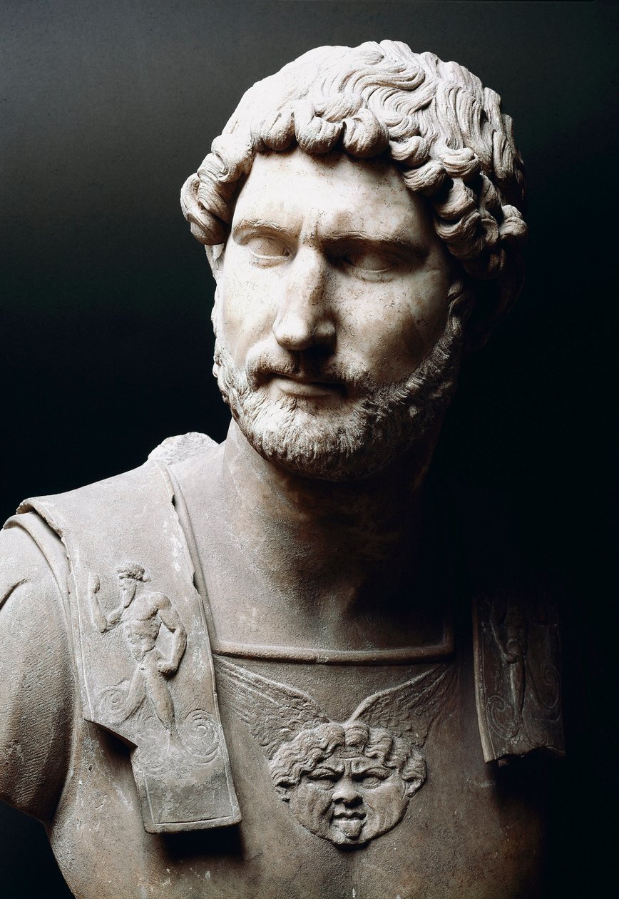 Hadrianus császár márványszobra (Publius Aelius Hadrianus) (i.sz. 76-138) - Róma Musei Capitolini - Hadrianus császár mellszobra (Publius Aelius Hadrianus) (76-138) - Márványszobor - Musei Capitolini, Róma (Olaszország) alkotó: Roman