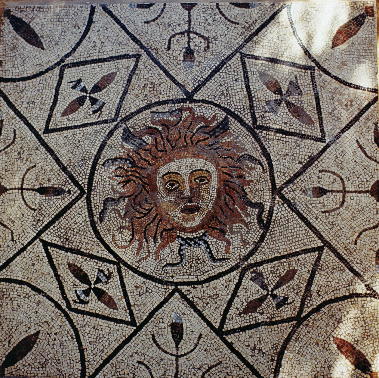 Medúza, római mozaik az Orpheus-házból, Kr.u. 3. század (mozaik) alkotó: Roman