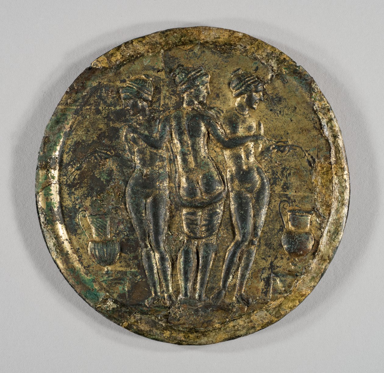 Tükör a három grácia ábrázolásával, 2. század (ezüst, aranyozott bronz) alkotó: Roman