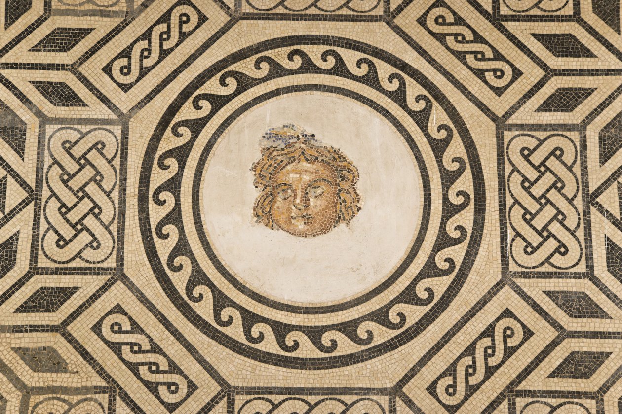 Medúza-mozaik a Keresztény Királyok Alcazárjának mozaikjainak csarnokában (mozaik) alkotó: Roman