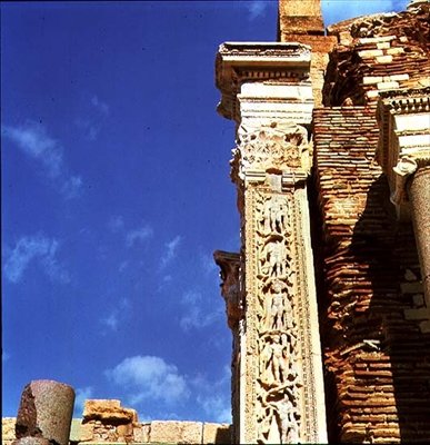 Pilaszter a Severan-bazilikából alkotó: Roman