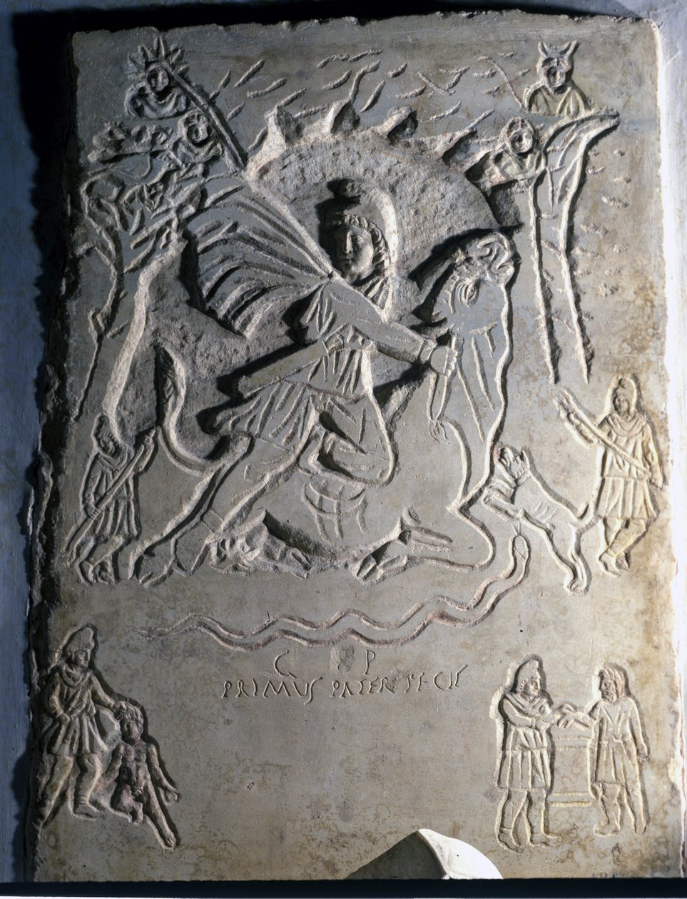 Az iráni Mithra (vagy Mitra) istenséget ábrázoló dombormű, ahogy lemészárolja a bikát, egy hozzá kapcsolódó állatot. 4. század. Palazzo dei Conservatori, Róma. alkotó: Roman