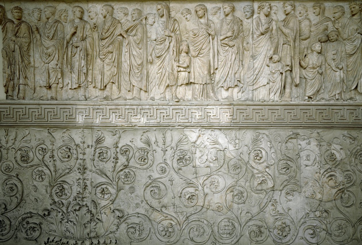 Római művészet: "" Augustus császár császári kortege"" Alacsony északi dombormű az Ara Pacis Augustae márványból, amelyet Augustae római császár épített Kr.e. 13 és 9 között a Champ de Mars-on (Campo de Marte) Rómában a béke emlékére évi háborúkat követően alkotó: Roman