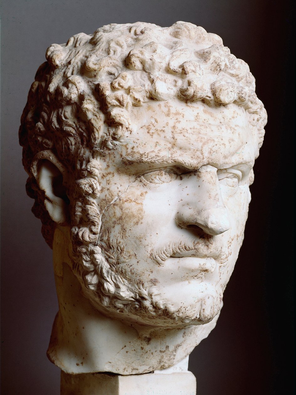 Római művészet: „” Caracalla márványfeje (188-217), császár i.sz. 211-217 között, i.sz. 211-217, dim. 28 cm - Róma, Palazzo dei Conservatori, Olaszország - Caracalla vezetője (188-217) - Márványszobor alkotó: Roman