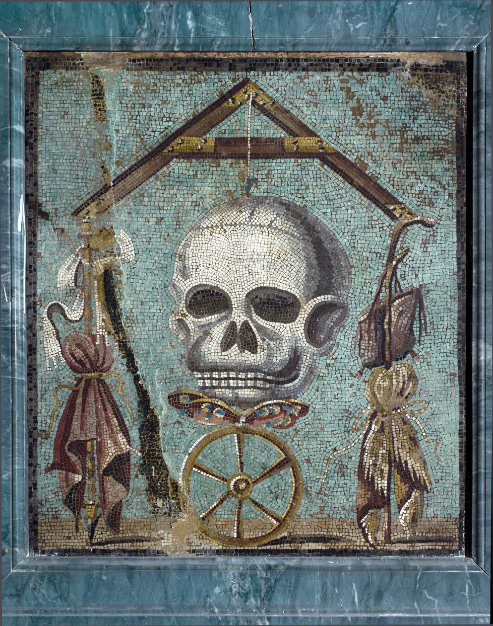 Római művészet: Memento mori, az élet és a halál szimbólumai. Mozaik Pompejiből. 2. stílus. 47x41 cm-es Nemzeti Régészeti Múzeum, Nápoly alkotó: Roman